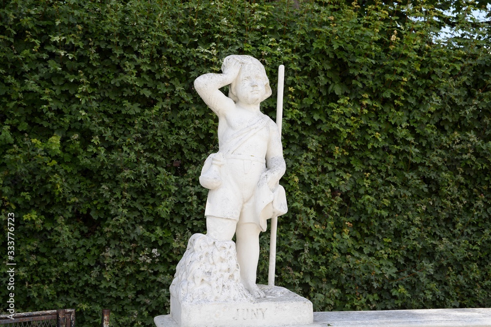 Belvedere Palace complex in Vienna. Austria. Located in Landstrasse, the third district of the city, southeast of the center. Sculptures of the Belvedere. Landmark of Vienna. Belvedere in the summer. Belvedere Palace complex in Vienna. Austria. Located in Landstrasse, the third district of the city, southeast of the center. Sculptures of the Belvedere. Landmark of Vienna. Belvedere in the summer.