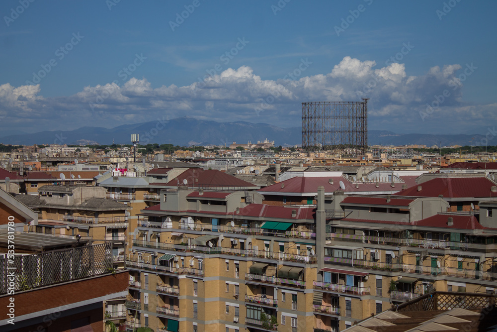Fototapeta premium ROME, ITALY-September 25, 2019: warm autumn walks through the streets of Rome through the eyes of a tourist