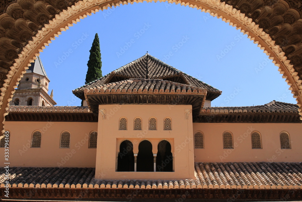 Obraz premium Palace of the Lions, a part of Nasrid Palaces (Palacios Nazaries) at the historical Alhambra Palace and fortress complex in Granada, Andalusia, Spain.