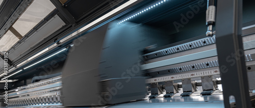 Foto Large format digital printing machine and moving print head