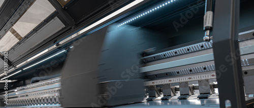 Large format digital printing machine and moving print head