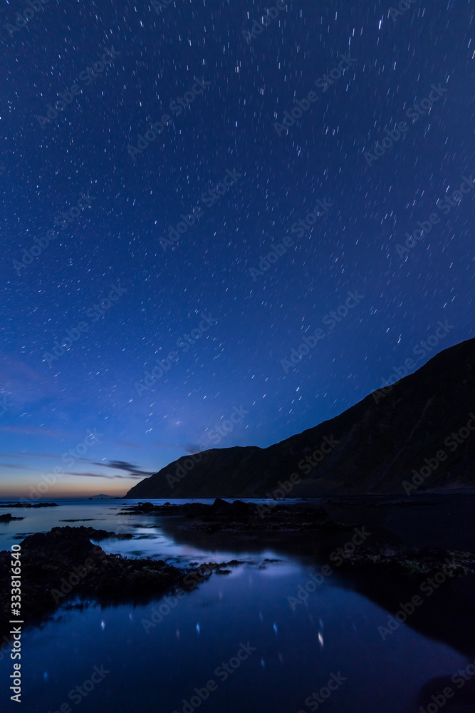ニュージーランド　ウェリントンのレッド・ロックスのビーチの星空