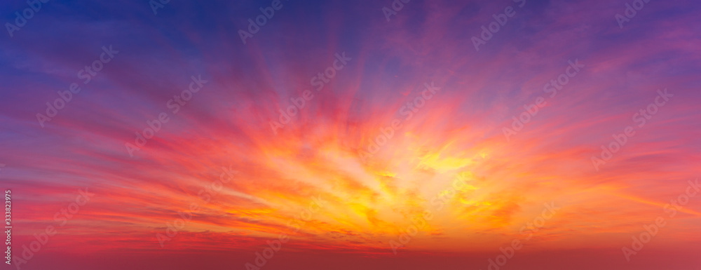 Obraz premium Panoramic picture of sky twilight and clouds nature background