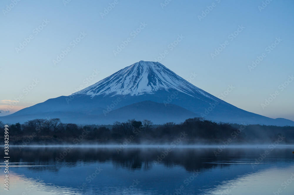 精進湖からの富士山