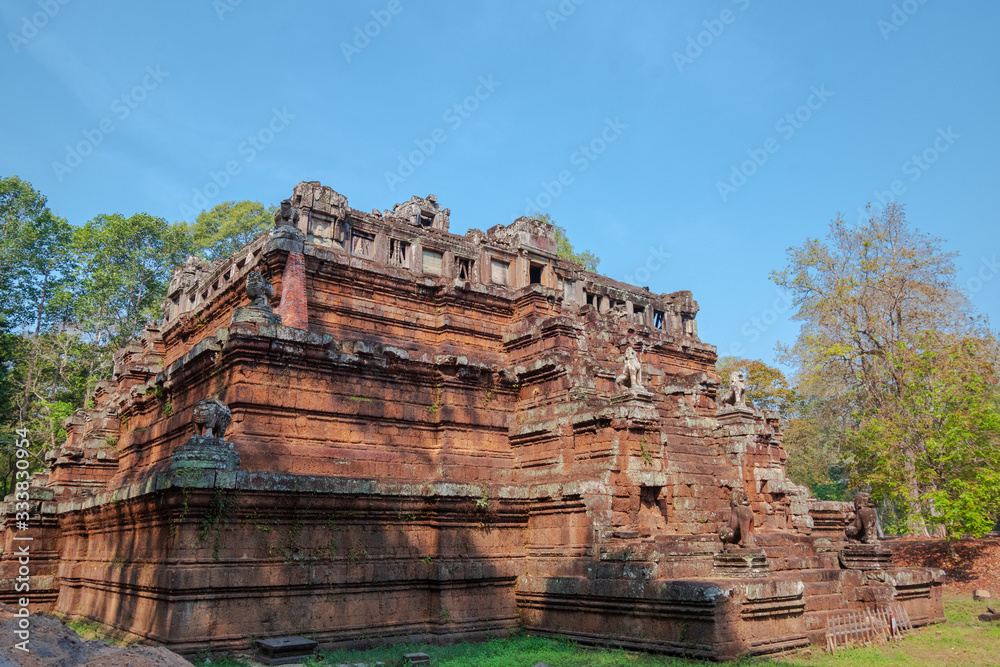 Fototapeta premium ancient temple in angkor cambodia