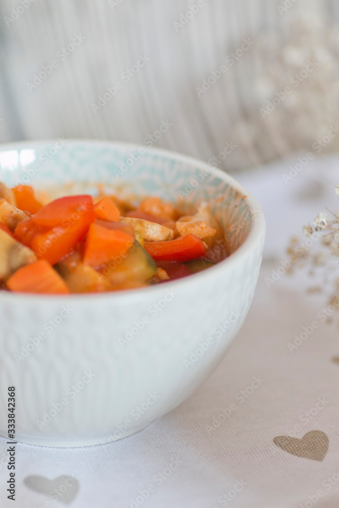 Dahl z cukinią i warzywami