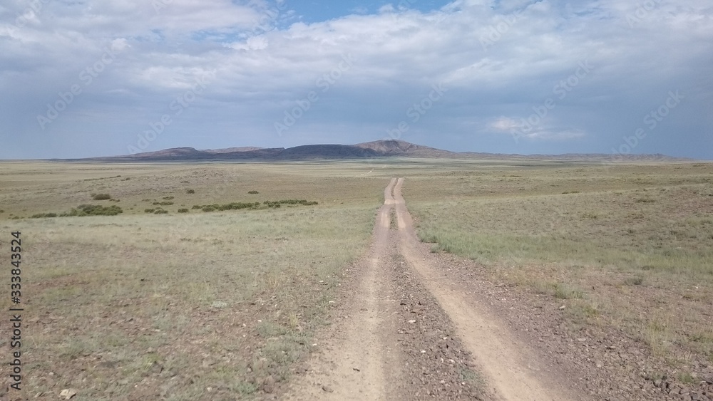 Fototapeta premium Поход к метеоритному кратеру гор Шунак 6-7 июля 2019 года