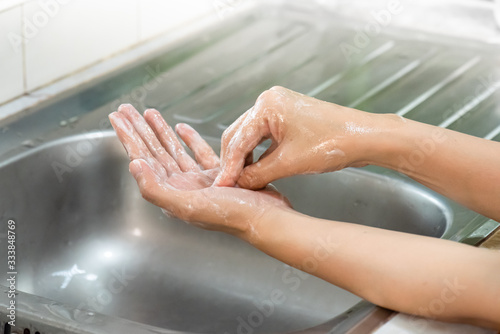 ล้างมือให้สะอาดเพื่อป้องกันการติดเชื้อ © watchara