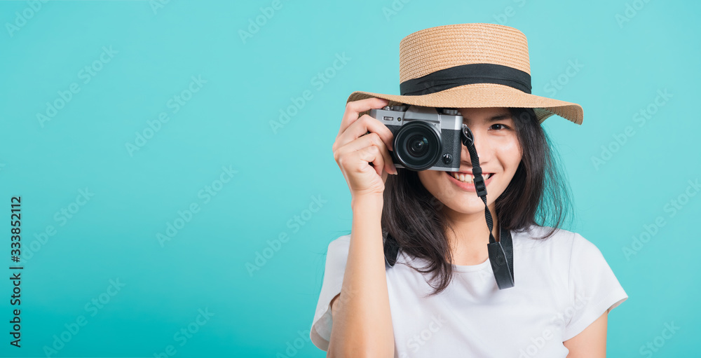 woman smile in summer hat standing with mirrorless photo camera woman smile in summer hat standing with mirrorless photo camera