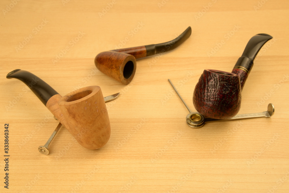 Φωτογραφία Il piacere di fumare la pipa: 3 pipe curve in legno di radica con reamers tamper