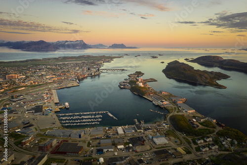 Blick auf den Hafen von Bodø Norwegen Luftaufnahme