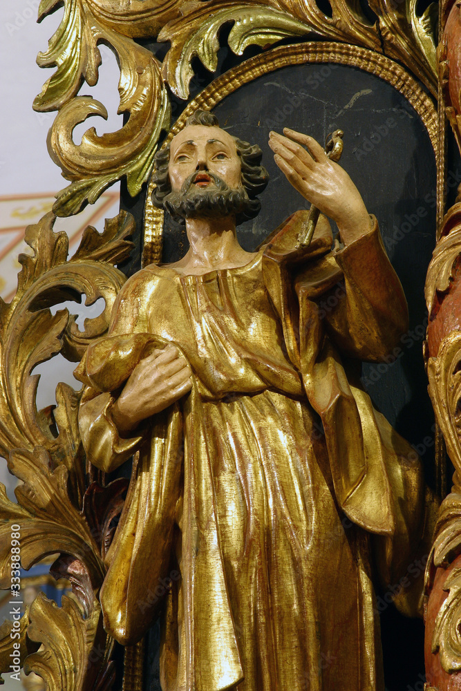 Obraz premium Saint Peter, statue on the altar Fourteen Holy Helpers in the church of St. Barbara in Vrapce, Zagreb, Croatia