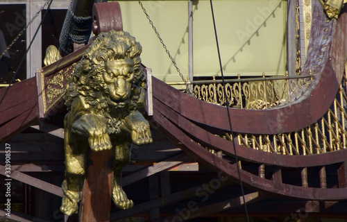 Fotografering figurehead of a lion in a  ship