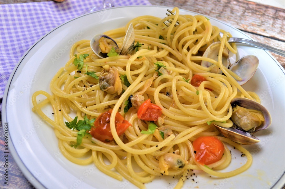 spaghetti alle vongole piatto di pasta italiano