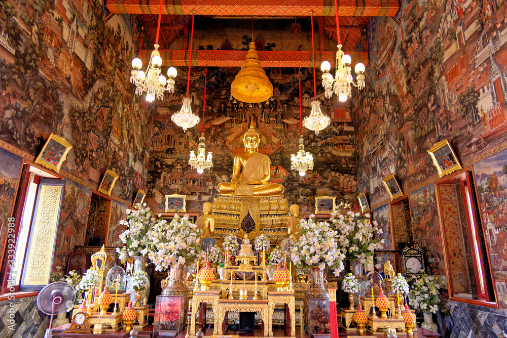Fototapeta premium Buddhist temple of the reclining Buddha - Bangkok, Thailand