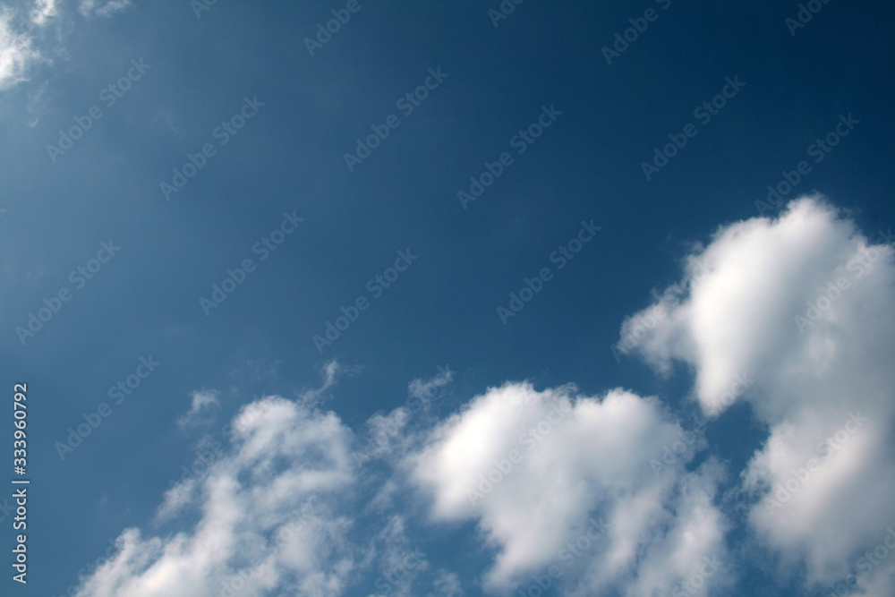 Fototapeta premium clouds in the blue sky during the daytime
