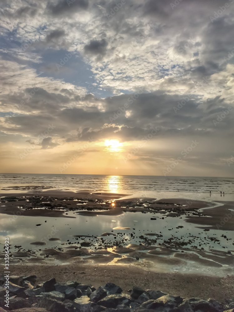 Obraz premium sunset over the sea
