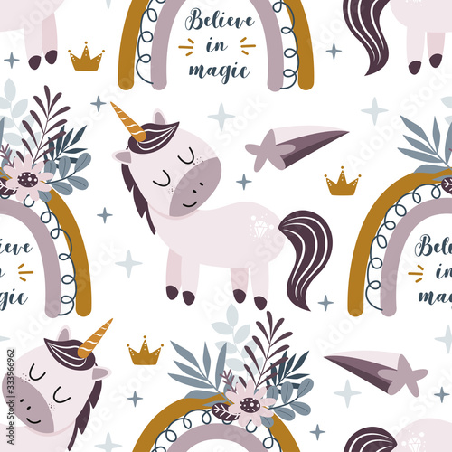 seamless pattern with pink unicorn and rainbow on a white background - vector illustration, eps