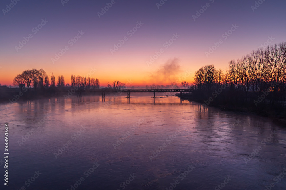 Alba invernale sul fiume Oglio