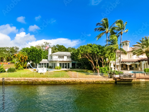 Fototapeta Naklejka Na Ścianę i Meble -  Luxury mansion in exclusive part of Fort Lauderdale