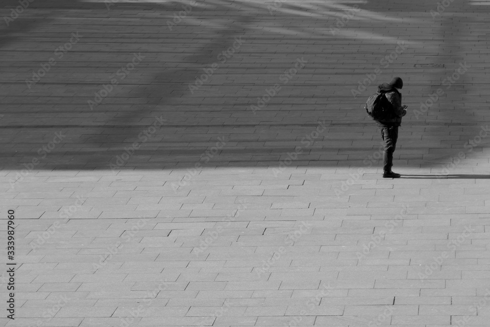 Mann alleine auf Platz Mann alleine auf Platz