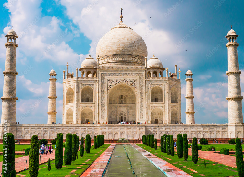 Stunning view of Taj Mahal and its minarets in a bright sunny day, Agra, Uttar Pradesh, India