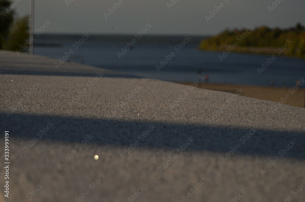 Obraz premium embankment of light stone close-up against the background of the river