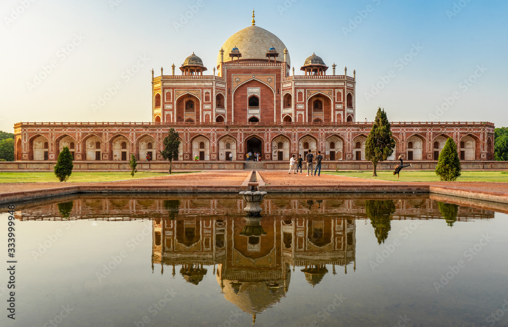 Φωτογραφία Beautiful view of Humayun's Tomb is the tomb of the Mughal Emperor Humayun and t