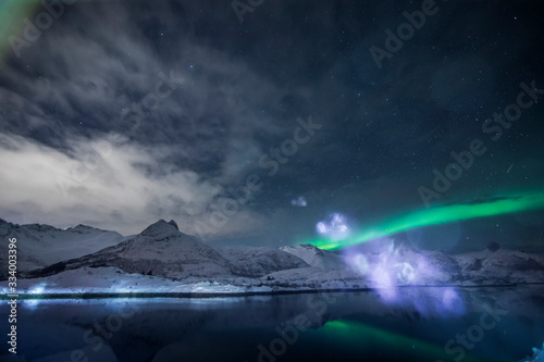 Polarlicht   ber dem Fjord