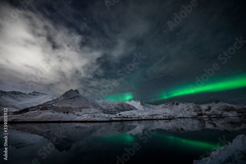 Polarlicht über einem Fjord © EinBlick