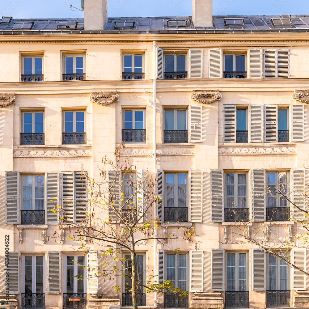 Fototapeta premium Paris, typical facade in the Marais, detail of the windows