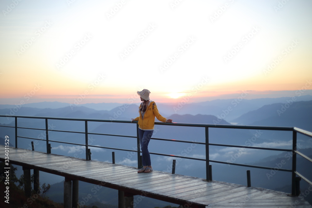 Fototapeta premium Women enjoy the view at of Doi Pui Ko at Mae Hong Son, Thailand