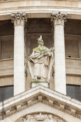 Bird on statue 1