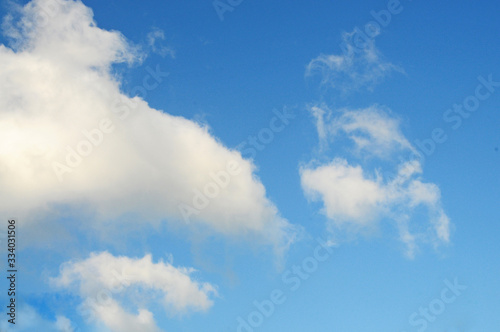 Fototapeta Naklejka Na Ścianę i Meble -  白い雲と青空