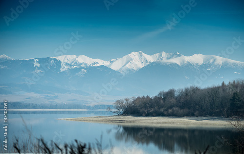 Landscape of a lake with mountain in the background © Laszlo