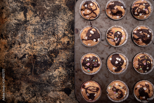 Pieczenie muffinek czekoladowo waniliowych