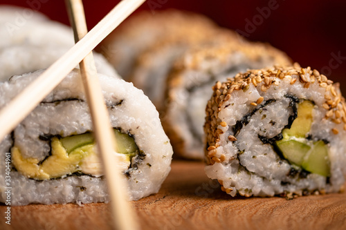 Sushi, makis vegetarianos, comida tradicional japonesa.