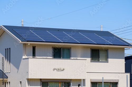 ソーラーパネルのある家 太陽光発電