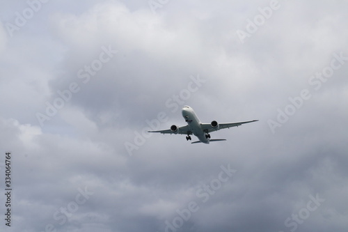 latam airlines 787 aterrizando isla de pascua