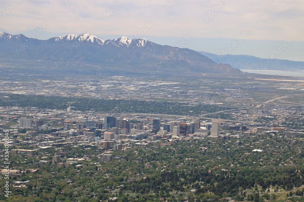 Downtown Salt Lake City and the Oqquirh Mountain range, Utah, USA