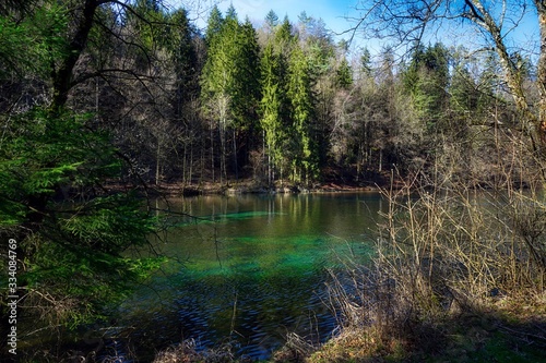 Blick auf einen kleinen Bergsee