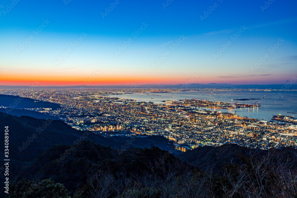 掬星台から眺める夜明けの風景、神戸市灘区摩耶山にて