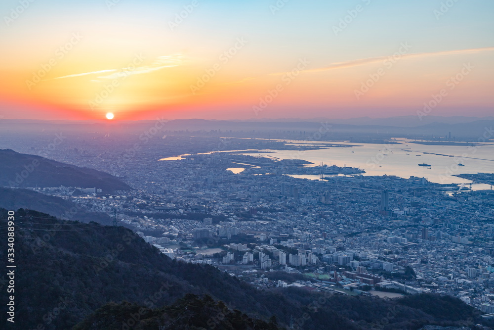 掬星台から眺める日の出の風景、神戸市灘区摩耶山にて