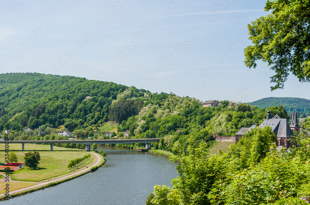 Saarburg, Saar, Fluss, Flussschifffahrt, Laurentiuskirche, Stadt, Altstadt, Leukmündung, Leuckbach, Weinstadt, Weinberge, Schifffahrt, Rheinland-Pfalz, Deutschland