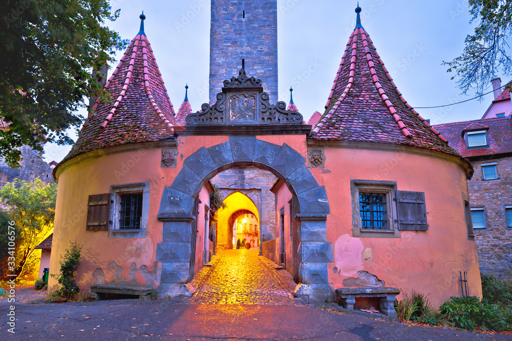 Fototapeta premium Rothenburg ob der Tauber. Western town gate (Burgtor) of medieval German town of Rothenburg ob der Tauber