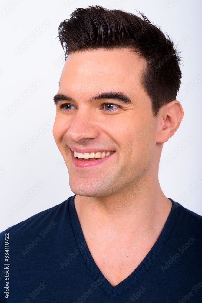 Obraz premium Face of happy young handsome man thinking