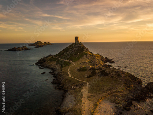Cuadro en lienzo Tour génoise iles sanguinaires coucher soleil corse
