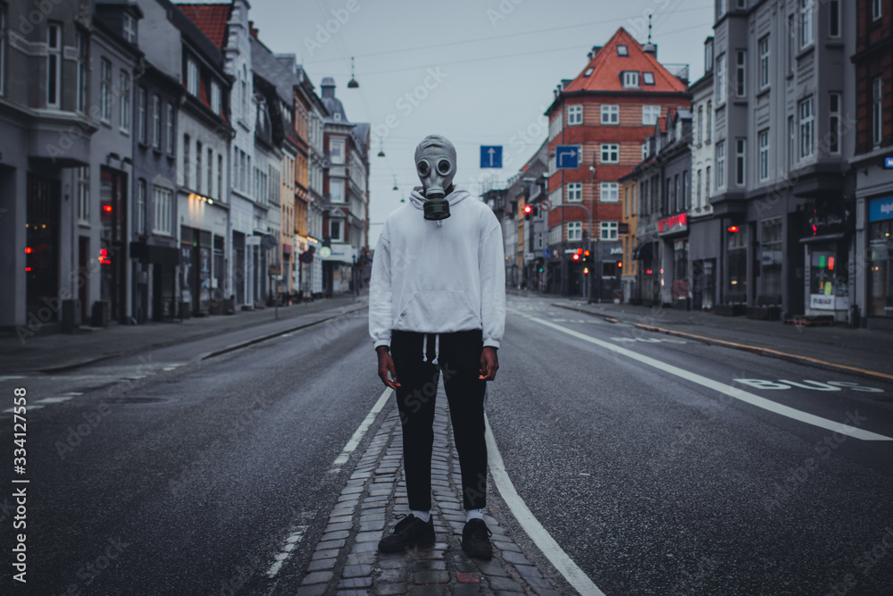 Man in mask / gas mask in the city Man in mask / gas mask in the city