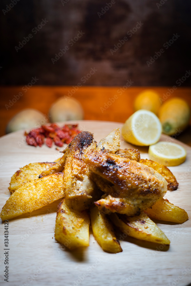 pollo con patate, limone e peperoncino pollo con patate, limone e peperoncino