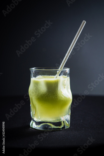 green apple and spinach juice